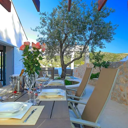 Tapenade Villa *